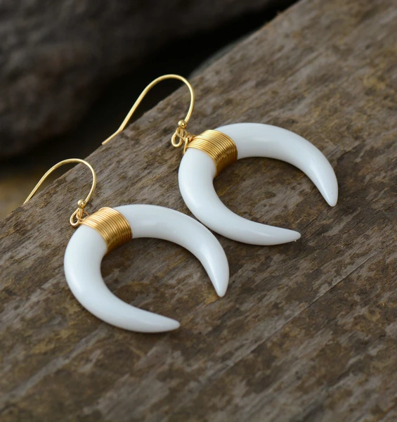 Women Fashion Ox Horn Earrings High End Natural Shell Black Onyx Crescent Dangle Oversize Earring Fashion Jewelry Dropshipping
Women Fashion Ox Horn Earrings High End Natural Shell Black Onyx Crescent Dangle Oversize Earring Fashion Jewelry Dropshipping