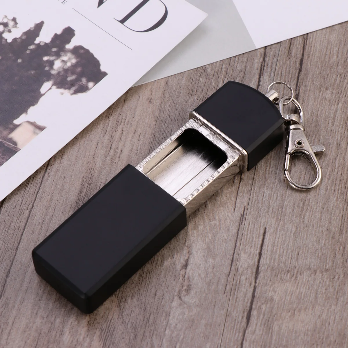 Snner Portable Ashtray For Handbag Pocket Ash Holder Ash Tray With Lid Keychain For Outdoor Drive