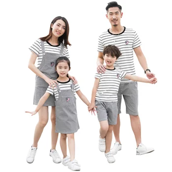 2019 Plus Size Family Clothing Summer Fashion Striped T-shirt Outfits Mother Daughter Dresses Father Son Boy Girl Clothes set
2019 Plus Size Family Clothing Summer Fashion Striped T-shirt Outfits Mother Daughter Dresses Father Son Boy Girl Clothes set