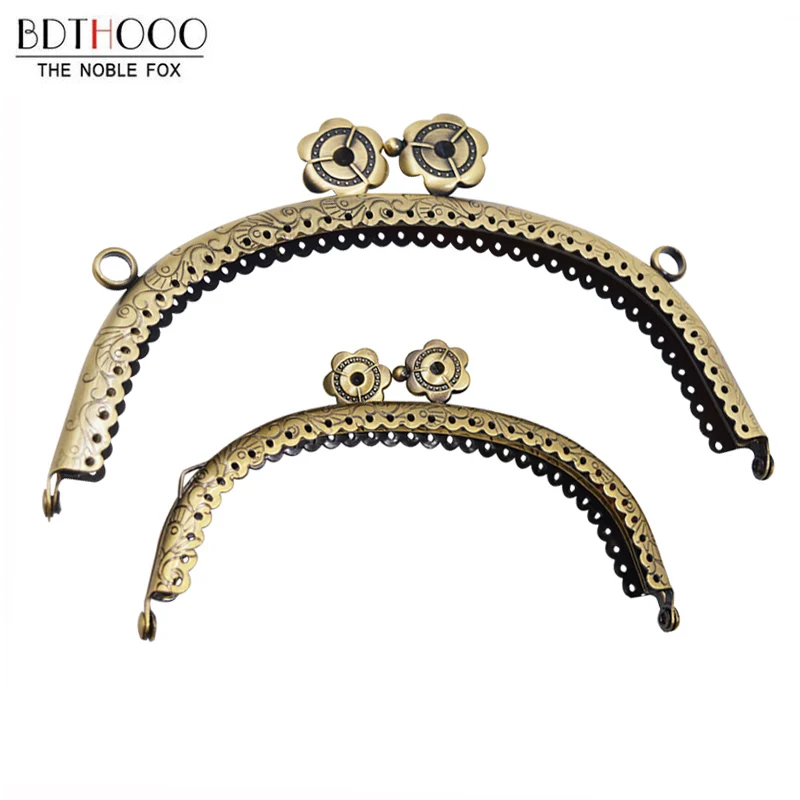10Pcs/lot wholesale Metal Clasp Purse for Clutch Bag Handles Purse Frame DIY Bag Accessories Frame 8.5cm/12.5cm /16.5cm
10Pcs/lot wholesale Metal Clasp Purse for Clutch Bag Handles Purse Frame DIY Bag Accessories Frame 8.5cm/12.5cm /16.5cm