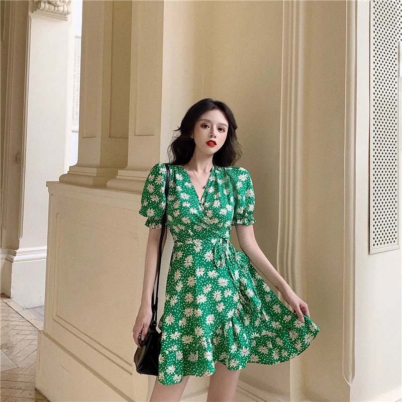 Lychee Girls Retro Floral Print Women Wrap Dress Above Knee High Waist One-piece V-neck Puff Sleeve Ruffled Summer Wrap Dress
Lychee Girls Retro Floral Print Women Wrap Dress Above Knee High Waist One-piece V-neck Puff Sleeve Ruffled Summer Wrap Dress