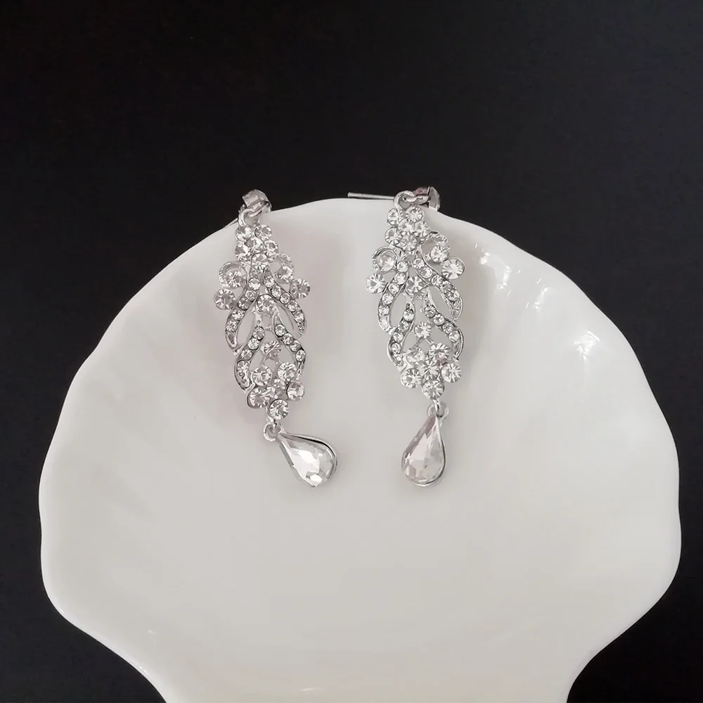 1 Pair Delicate Unique Drop Earrings Women Lovely Elegant Jewelry New Design Creative crystal Bride Earrings Wedding Party
1 Pair Delicate Unique Drop Earrings Women Lovely Elegant Jewelry New Design Creative crystal Bride Earrings Wedding Party