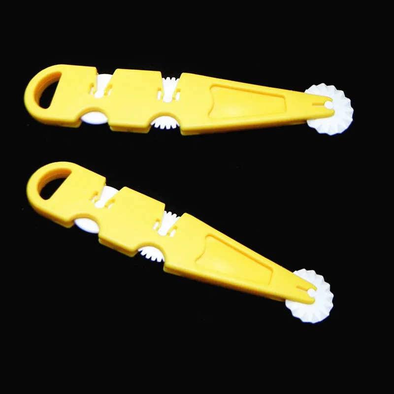 1 Piece Cake Roller Rolled Fondant Decorating Border Embosser Pastry Cutters Cake Decorating Tools Baking Kitchen Accessories
1 Piece Cake Roller Rolled Fondant Decorating Border Embosser Pastry Cutters Cake Decorating Tools Baking Kitchen Accessories