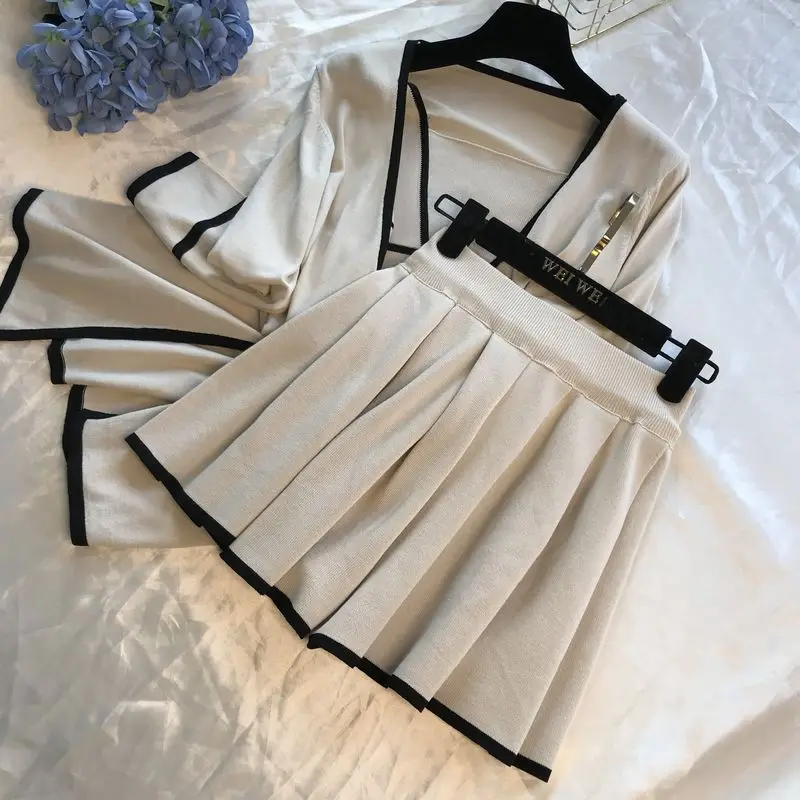 2019 spring and summer new knit fashion net red suit female wide leg shorts + vest cardigan three sets of two wear
2019 spring and summer new knit fashion net red suit female wide leg shorts + vest cardigan three sets of two wear