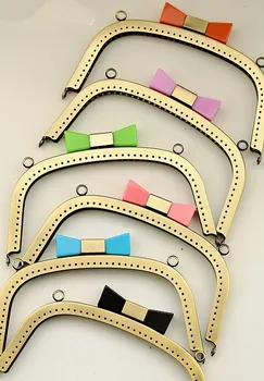 18 CM Antique bronze Coin metal Purse Frames 6 Color Candy Head Bag Kiss Clasp bag DIY Accessories Purse Handle Bag Strap Frame
18 CM Antique bronze Coin metal Purse Frames 6 Color Candy Head Bag Kiss Clasp bag DIY Accessories Purse Handle Bag Strap Frame