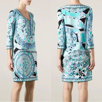 Dresses Limited New Italian Ladies' Fashion Show Fashionable V-neck Printing Slim Knitted Elastic Fabric Dress
Dresses Limited New Italian Ladies' Fashion Show Fashionable V-neck Printing Slim Knitted Elastic Fabric Dress