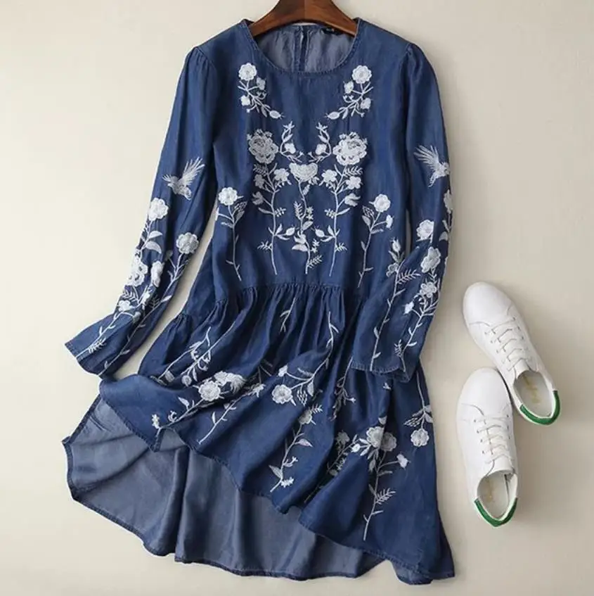 2019 spring new fashion o-neck white flower embroidered denim dress long sleeve jeans dress a-line
2019 spring new fashion o-neck white flower embroidered denim dress long sleeve jeans dress a-line