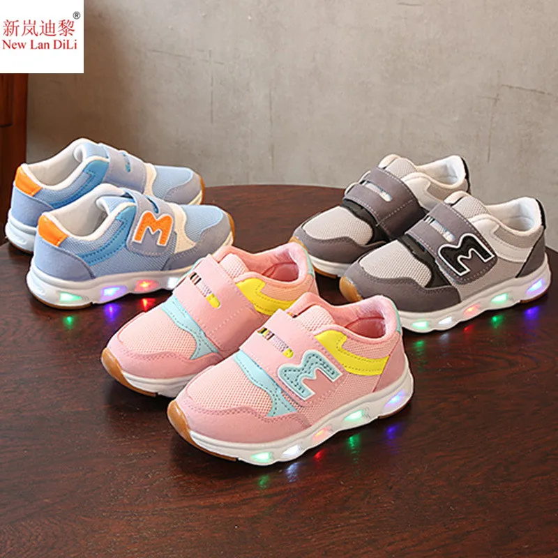 Glowing Sneakers Children shoes kids Led Shoes With Light up LED Slipper Boys girls baby shoes Luminous sneakers tenis feminino
Glowing Sneakers Children shoes kids Led Shoes With Light up LED Slipper Boys girls baby shoes Luminous sneakers tenis feminino
