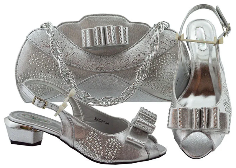 Comfortable Mature Peep Toe Silver Color Buckle Strap Nigerian Shoes And Bag Wedding African Matching Shoes and Bag Crystal
Comfortable Mature Peep Toe Silver Color Buckle Strap Nigerian Shoes And Bag Wedding African Matching Shoes and Bag Crystal