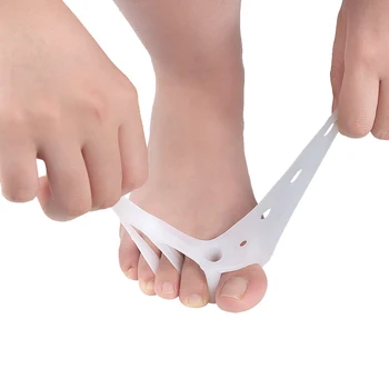 New Three Holes Thumb Tip Separator 2pcs/set Silicone Foot Fingers Corrector Protector Bunion Adjuster Corrector Guard Feet Care
New Three Holes Thumb Tip Separator 2pcs/set Silicone Foot Fingers Corrector Protector Bunion Adjuster Corrector Guard Feet Care