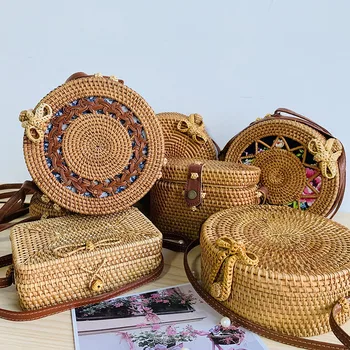 2020 Women Round Straw Bags Woven Handmade Ladies Design Summer Beach Circle Bohemia Rattan Cross Body Shoulder Bag New Fashion
2020 Women Round Straw Bags Woven Handmade Ladies Design Summer Beach Circle Bohemia Rattan Cross Body Shoulder Bag New Fashion