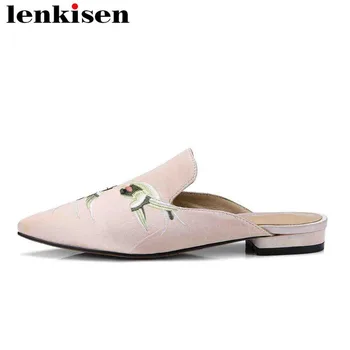 Lenkisen 2021 genuine leather slip on outside slippers beauty embroider mules silk big size pointed toe classic women shoes L99
Lenkisen 2021 genuine leather slip on outside slippers beauty embroider mules silk big size pointed toe classic women shoes L99