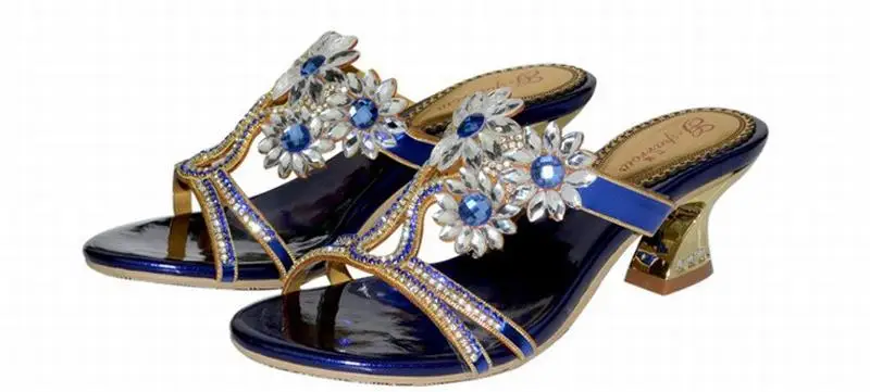 hot sale 2016 new arrival fashion thick high heels flowers rhinestone slippers women open toe summer sandals crystal ladies shoe
hot sale 2016 new arrival fashion thick high heels flowers rhinestone slippers women open toe summer sandals crystal ladies shoe