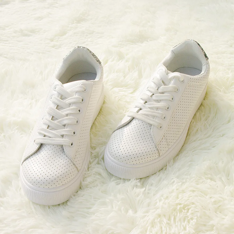 2018 new women's shoes in early spring hot sale casual shoes flat wild feet shoes.
2018 new women's shoes in early spring hot sale casual shoes flat wild feet shoes.