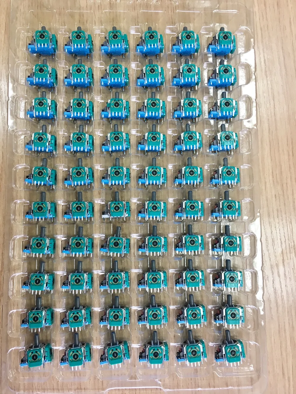 ALPS Original Joystick for PS4 Controller 3D Analog Stick 3 Pin Sensor Module Replacement 100pcs/lot
ALPS Original Joystick for PS4 Controller 3D Analog Stick 3 Pin Sensor Module Replacement 100pcs/lot