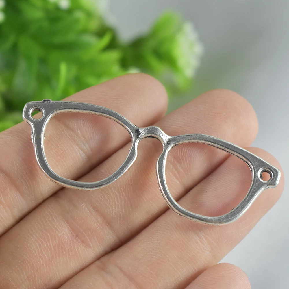 8pieces 50x14mm Antique Silver Charms Pendant Glasses Jewelry Making DIY Handmade Craft
8pieces 50x14mm Antique Silver Charms Pendant Glasses Jewelry Making DIY Handmade Craft