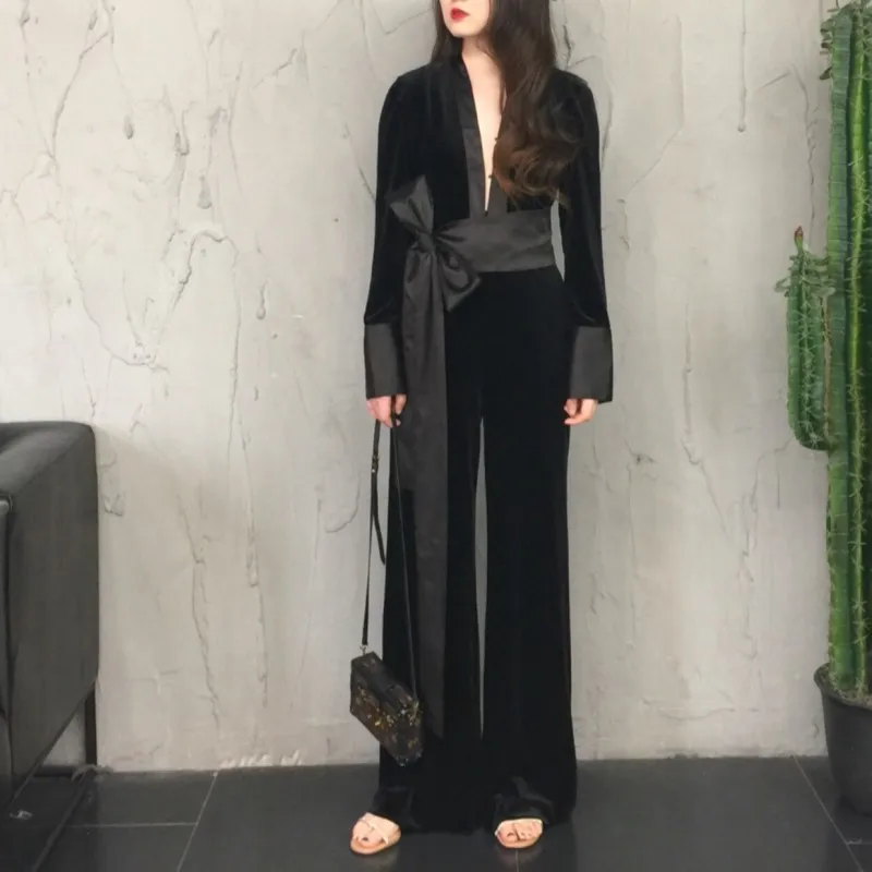 2019 new Elegant Women's Romper V Neck Long Sleeve High Waist Bandage Velvet Jumpsuits For Women Autumn Fashion Tide
2019 new Elegant Women's Romper V Neck Long Sleeve High Waist Bandage Velvet Jumpsuits For Women Autumn Fashion Tide