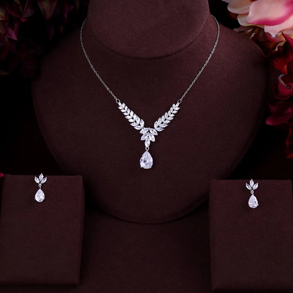 BEST QUALITY BRILLIANT CRYSTAL ZIRCON EARRINGS AND NECKLACE BRIDAL JEWELRY SET WEDDING DRESS ACCESSARIES
BEST QUALITY BRILLIANT CRYSTAL ZIRCON EARRINGS AND NECKLACE BRIDAL JEWELRY SET WEDDING DRESS ACCESSARIES