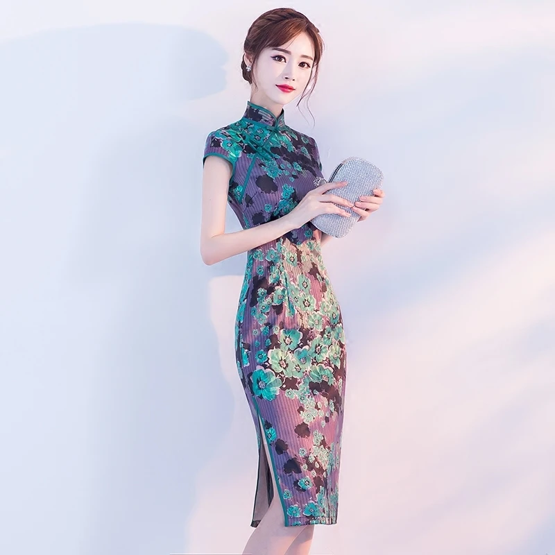2018 new cheongsam summer fashion short paragraph dignified atmosphere retro Chinese style dress.
2018 new cheongsam summer fashion short paragraph dignified atmosphere retro Chinese style dress.