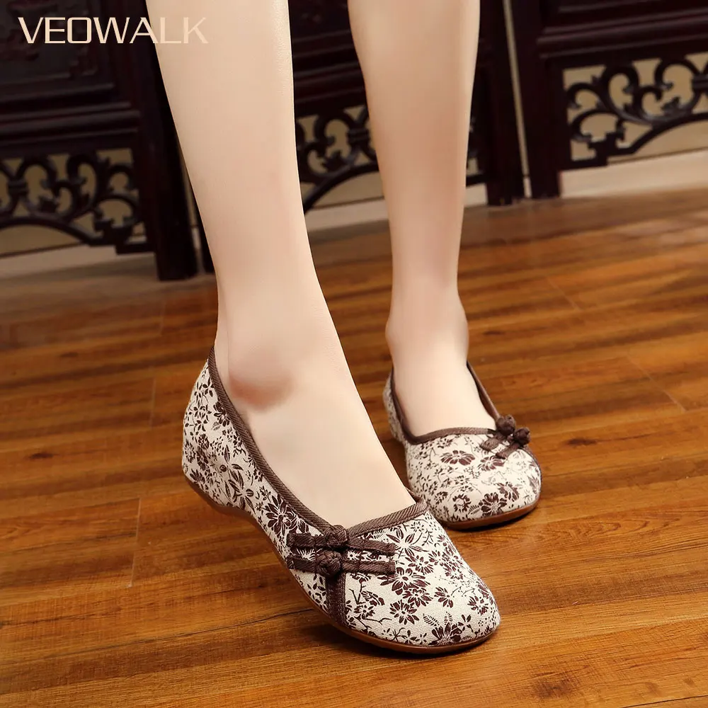 Veowalk Floral Fabric Women Slip on Ballet Flats Vintage Chinese Ladies Comfort Soft Canvas Shoes Cotton Buttons Sapato Feminino
Veowalk Floral Fabric Women Slip on Ballet Flats Vintage Chinese Ladies Comfort Soft Canvas Shoes Cotton Buttons Sapato Feminino