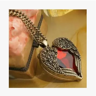 Vintage Jewelry European and American Decorative Heart Wing Long Necklace Wholesale Long Sweater Chain
Vintage Jewelry European and American Decorative Heart Wing Long Necklace Wholesale Long Sweater Chain