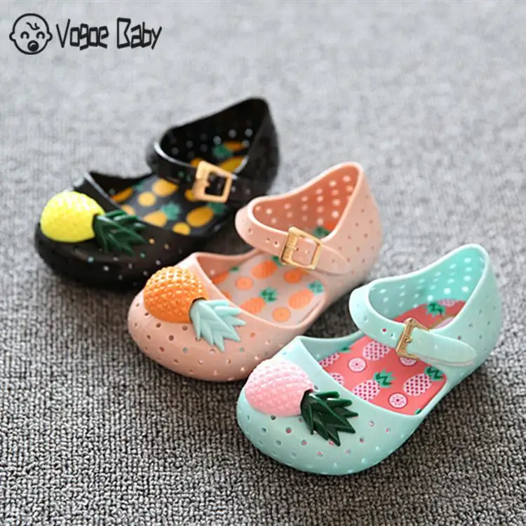 Mini Pineapple Fruit Hole Summer Jelly Children's Shoes Hot Sale Plain Rain Boot Baby Children Toddler Girls Kids Sandals 4829 
Mini Pineapple Fruit Hole Summer Jelly Children's Shoes Hot Sale Plain Rain Boot Baby Children Toddler Girls Kids Sandals 4829