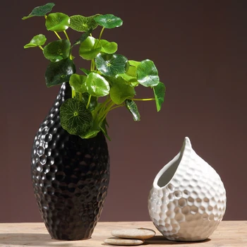 Black/white Ceramic vase Creative ornaments Vase with flower vases crafts tabletop flowerpot wedding home decoration gifts 
Black/white Ceramic vase Creative ornaments Vase with flower vases crafts tabletop flowerpot wedding home decoration gifts