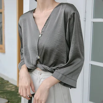 WSYORE Bohemian Blouses 2019 New Summer Korean Style Simple Solid Color V-neck Loose Short Shirt Women Tops NS1152
WSYORE Bohemian Blouses 2019 New Summer Korean Style Simple Solid Color V-neck Loose Short Shirt Women Tops NS1152