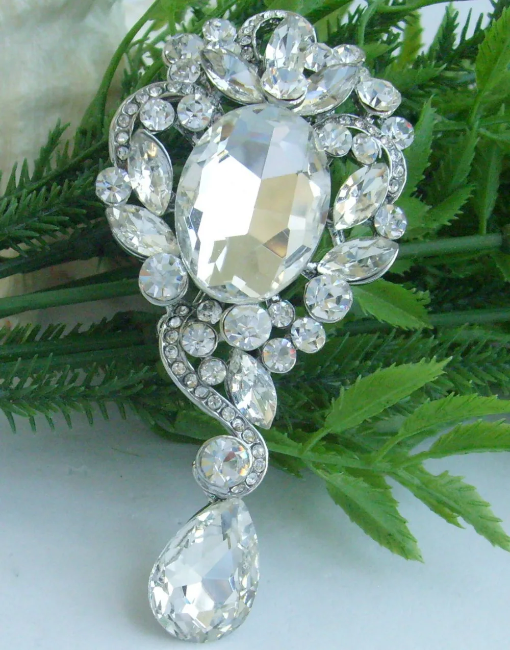 Stunning Wedding Bouquet 3.35" Clear Rhinestone Crystal Teardrop Brooch Pin Pendant KPA02090C4
Stunning Wedding Bouquet 3.35" Clear Rhinestone Crystal Teardrop Brooch Pin Pendant KPA02090C4
