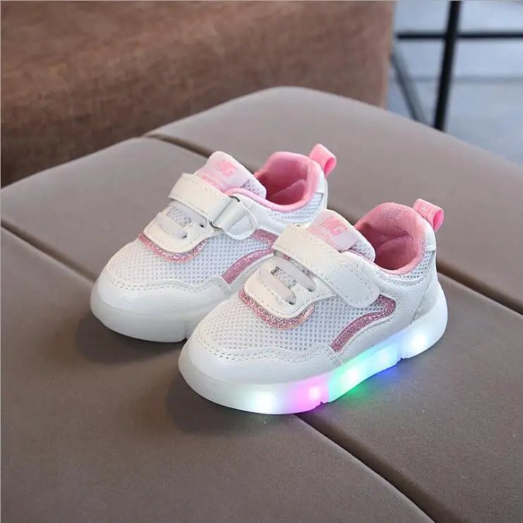 Kids Luminous Sneakers New Spring Autumn Boys Girls Shoes LED Light Up Glowing Sneakers Baby Children Sports Shoes with lights
Kids Luminous Sneakers New Spring Autumn Boys Girls Shoes LED Light Up Glowing Sneakers Baby Children Sports Shoes with lights