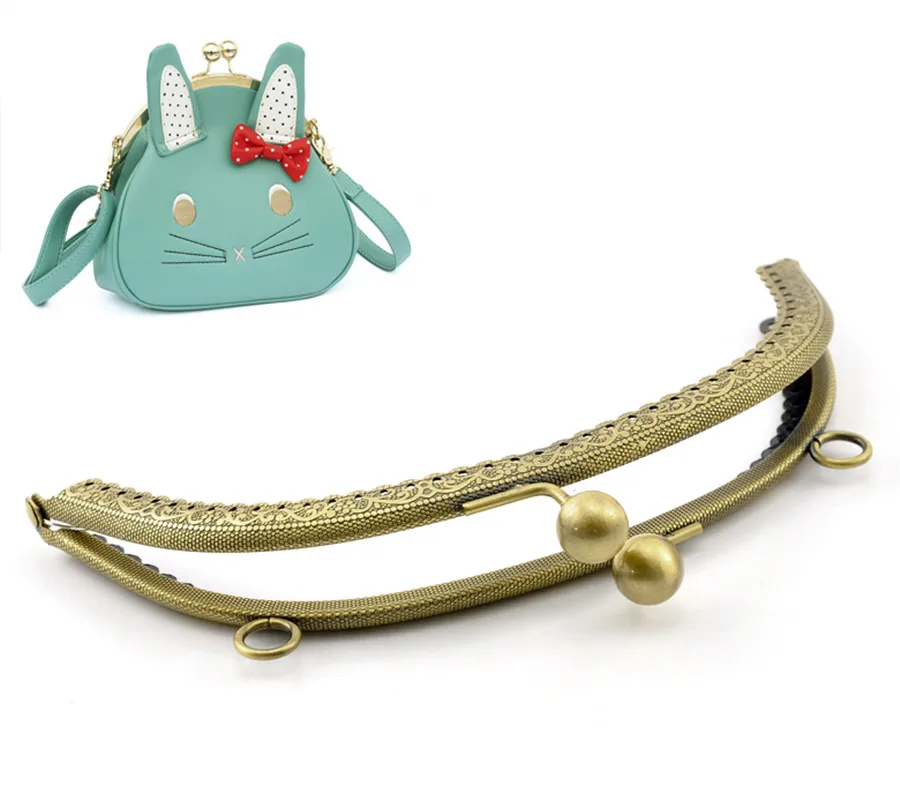 PACGOTH Iron Based Alloy Kiss Clasp Lock Purse Frame Arch Antique Bronze Ball 16x9cm, Open Size: 17x16cm, 1 Pc
PACGOTH Iron Based Alloy Kiss Clasp Lock Purse Frame Arch Antique Bronze Ball 16x9cm, Open Size: 17x16cm, 1 Pc