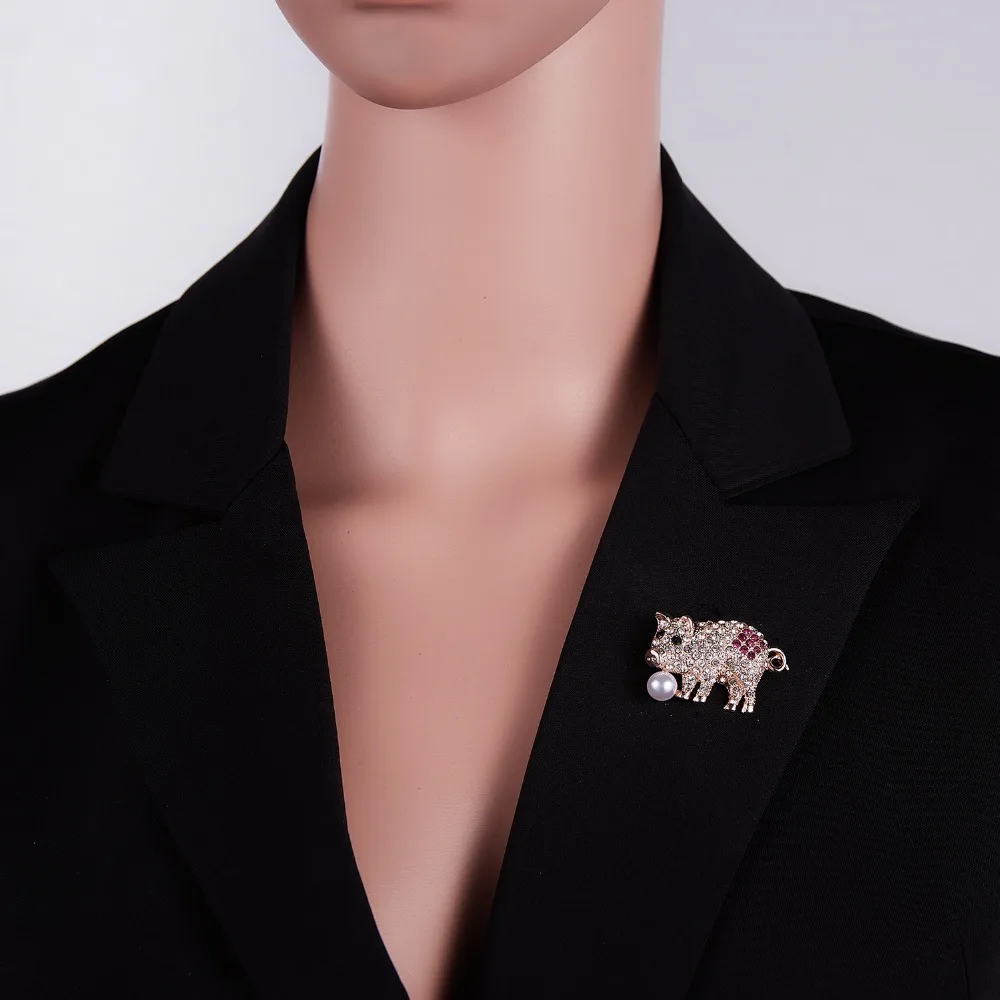 Full Crystal Pig Brooches For Women And Men Metal Enamel Simulated Pearl Animal Christmas Party Banquet Brooch Pins
Full Crystal Pig Brooches For Women And Men Metal Enamel Simulated Pearl Animal Christmas Party Banquet Brooch Pins