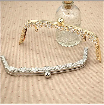 Wholesale Metal Handle 22cm Purse Frame with Crystal diamonds Ball Clasp and Chain Loops PURSE FRAME Fashion Bag Frame Handle
Wholesale Metal Handle 22cm Purse Frame with Crystal diamonds Ball Clasp and Chain Loops PURSE FRAME Fashion Bag Frame Handle