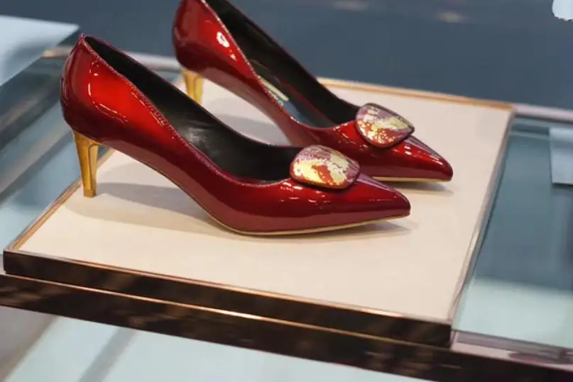 Spring and summer leather tip shallow mouth wine red sexy elegant high heels shoes
Spring and summer leather tip shallow mouth wine red sexy elegant high heels shoes