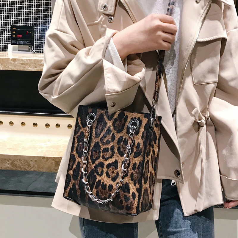 Louis Bag Women Leather Handbag Fashion Leopard Crossbody Shoulder Bags High Quality Ladies Chain Messenger Bag Casual Tote Bag
Louis Bag Women Leather Handbag Fashion Leopard Crossbody Shoulder Bags High Quality Ladies Chain Messenger Bag Casual Tote Bag