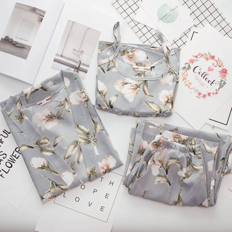 Home clothes womens All-cotton Sexy Suspender 3 PCS set Home Suit Spring and Autumn Long-sleeved loose Comfortable Sleepwear
Home clothes womens All-cotton Sexy Suspender 3 PCS set Home Suit Spring and Autumn Long-sleeved loose Comfortable Sleepwear