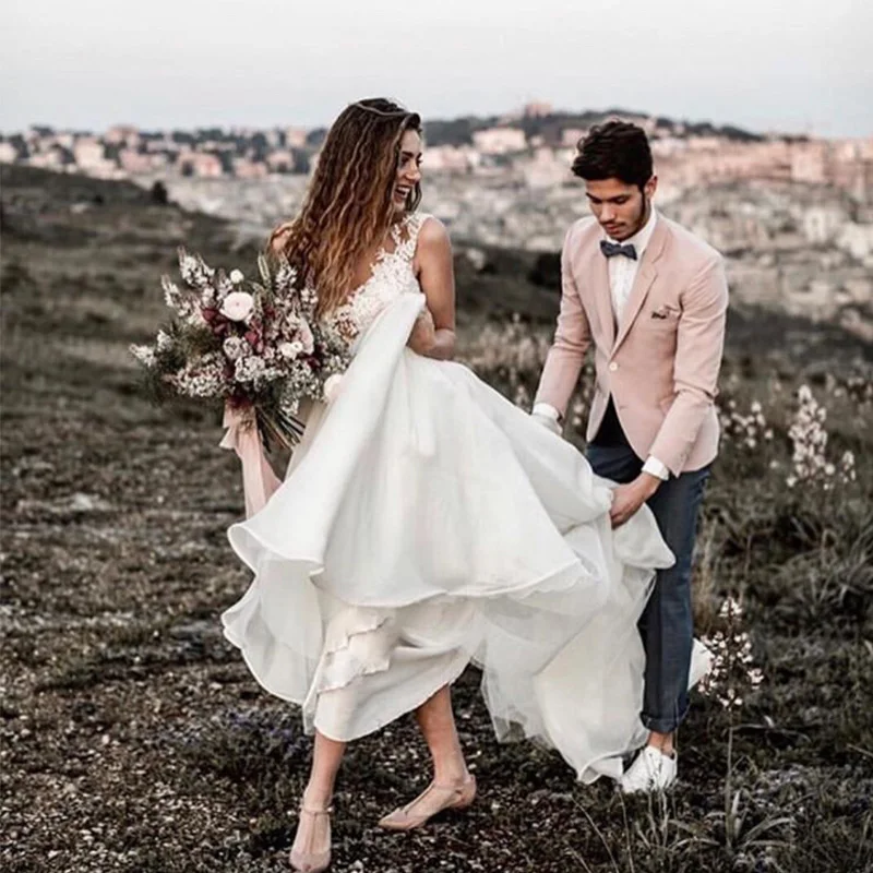 Full Length Illusion Bodice Wedding Dresses Scoop Neck Sleeveless Chiffon Backless Covered Button Robe De Maria Bridal Gowns
Full Length Illusion Bodice Wedding Dresses Scoop Neck Sleeveless Chiffon Backless Covered Button Robe De Maria Bridal Gowns