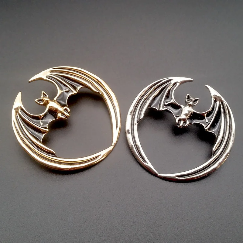 Retro Creativity Bat Brooch for Women Men 2 Color Korean Fashion Simple Enamel Pins Animal Accessories Brooches Jewelry Gift
Retro Creativity Bat Brooch for Women Men 2 Color Korean Fashion Simple Enamel Pins Animal Accessories Brooches Jewelry Gift