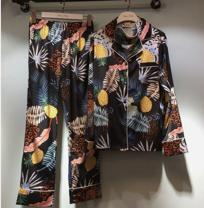 2018 New Spring and Autumn Women's Pineapple Printed Long-sleeved Silk Pajamas Three-piece Set Ladies Home Suit Sleepwear
2018 New Spring and Autumn Women's Pineapple Printed Long-sleeved Silk Pajamas Three-piece Set Ladies Home Suit Sleepwear
