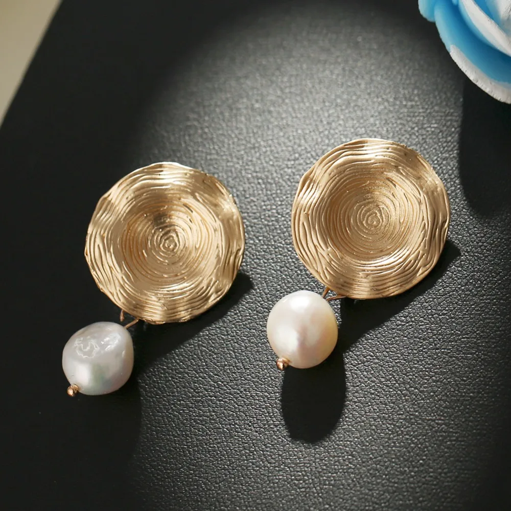 Korean Fashion Irregular Natural Pearl Pendant Earring Retro Metal Circle Drop Earrings for Women Wedding Party Jewelry Gift
Korean Fashion Irregular Natural Pearl Pendant Earring Retro Metal Circle Drop Earrings for Women Wedding Party Jewelry Gift