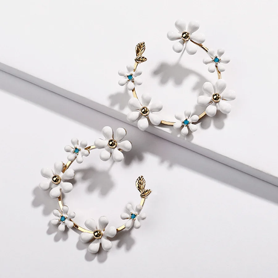 HUIDANG 2018 Fashion White Enameled Flower Petals Leaf Round Stud Earrings for Women
HUIDANG 2018 Fashion White Enameled Flower Petals Leaf Round Stud Earrings for Women