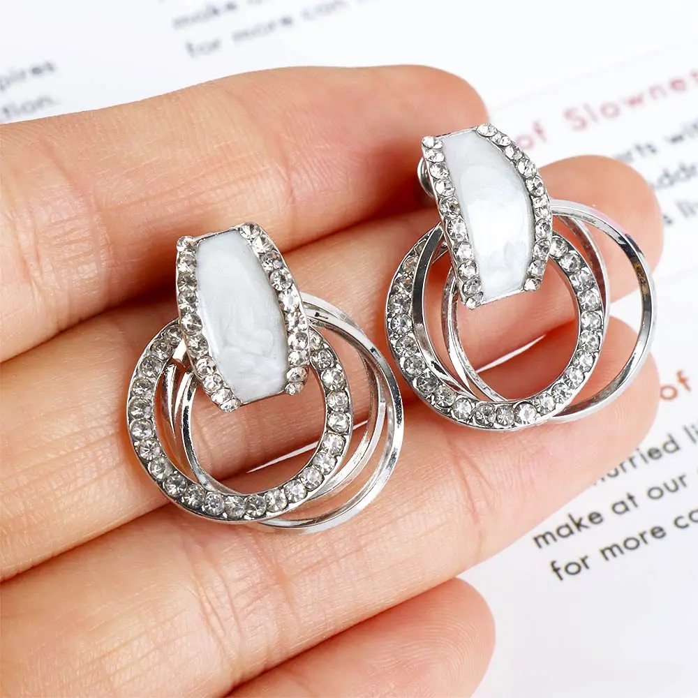 1Pair Geometric Round Stud Earrings Luxury Romantic Crystal Stone for Women Party Fashion Jewelry Party Gift Accessories
1Pair Geometric Round Stud Earrings Luxury Romantic Crystal Stone for Women Party Fashion Jewelry Party Gift Accessories