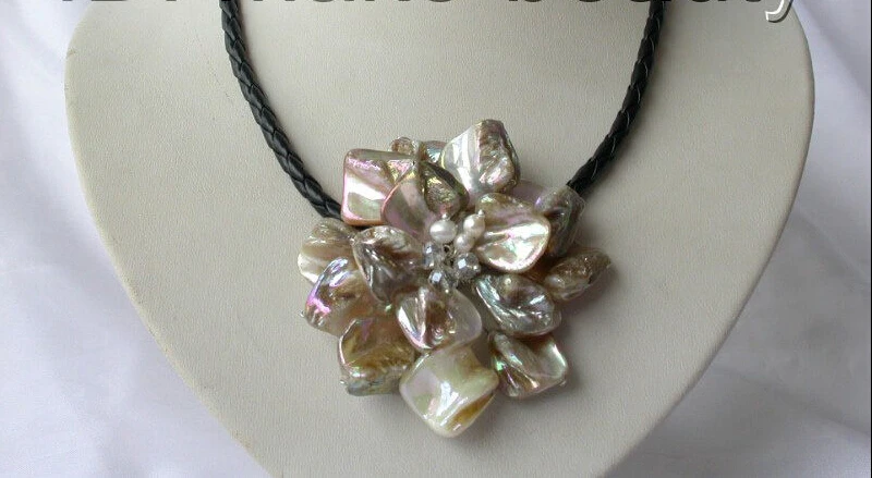 FREE shipping>>>> classic baroque freshwater cultured pearl shell flower leather necklace h977 6.07
FREE shipping>>>> classic baroque freshwater cultured pearl shell flower leather necklace h977 6.07