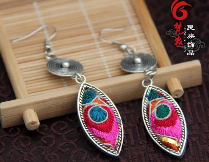 Old handmade embroidery embroidered earrings earrings old embroidery inlaid Miao Silver Earring
Old handmade embroidery embroidered earrings earrings old embroidery inlaid Miao Silver Earring