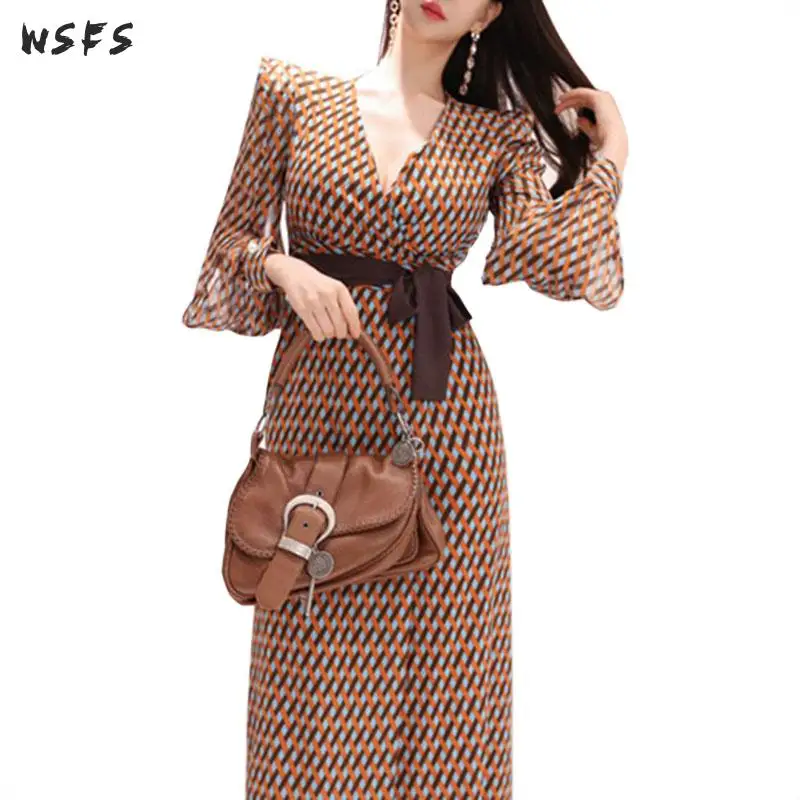 Summer Beach Maxi Dresses Vneck Long Sleeve Chiffon Dress Ruffles Boho Womens Dress 2019 Elegant Bohemian Sexy Long Loose Dress
Summer Beach Maxi Dresses Vneck Long Sleeve Chiffon Dress Ruffles Boho Womens Dress 2019 Elegant Bohemian Sexy Long Loose Dress