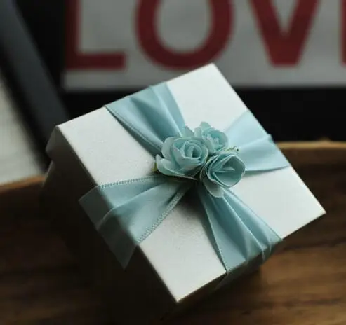 20pcs Tinplate new pink purple blue Creative wedding candy box European wedding personality iron box wedding green
20pcs Tinplate new pink purple blue Creative wedding candy box European wedding personality iron box wedding green