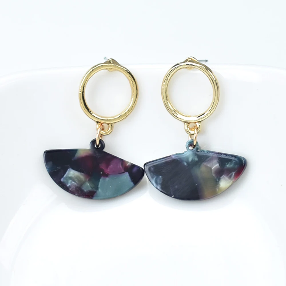 Bing Tu Gold Color Hollow Round Earing Geometric Fan Shaped Acrylic Drop Earrings Vintage Resin Jewelry Women aretes de mujer
Bing Tu Gold Color Hollow Round Earing Geometric Fan Shaped Acrylic Drop Earrings Vintage Resin Jewelry Women aretes de mujer