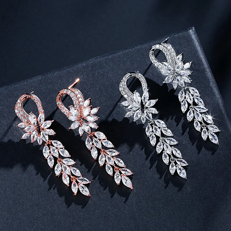 Luxury Clear Cubic Zircon Bridal Chandelier Crystal Stud Earrings Vintage Long Shining CZ Leaf Shaped Earrings Luxury Jewelry
Luxury Clear Cubic Zircon Bridal Chandelier Crystal Stud Earrings Vintage Long Shining CZ Leaf Shaped Earrings Luxury Jewelry