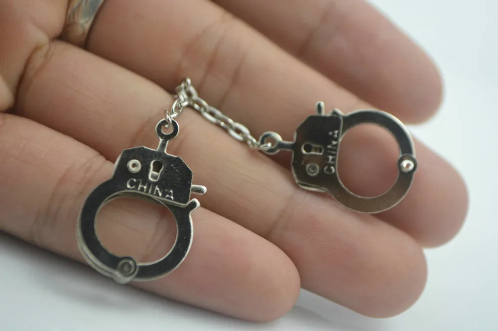 1pc 1:6 Metal Handcuffs Model For Barbi e Doll HT DID SS FR 12" Action Figure for 12" Action Figure doll Toys soldier model
1pc 1:6 Metal Handcuffs Model For Barbi e Doll HT DID SS FR 12" Action Figure for 12" Action Figure doll Toys soldier model