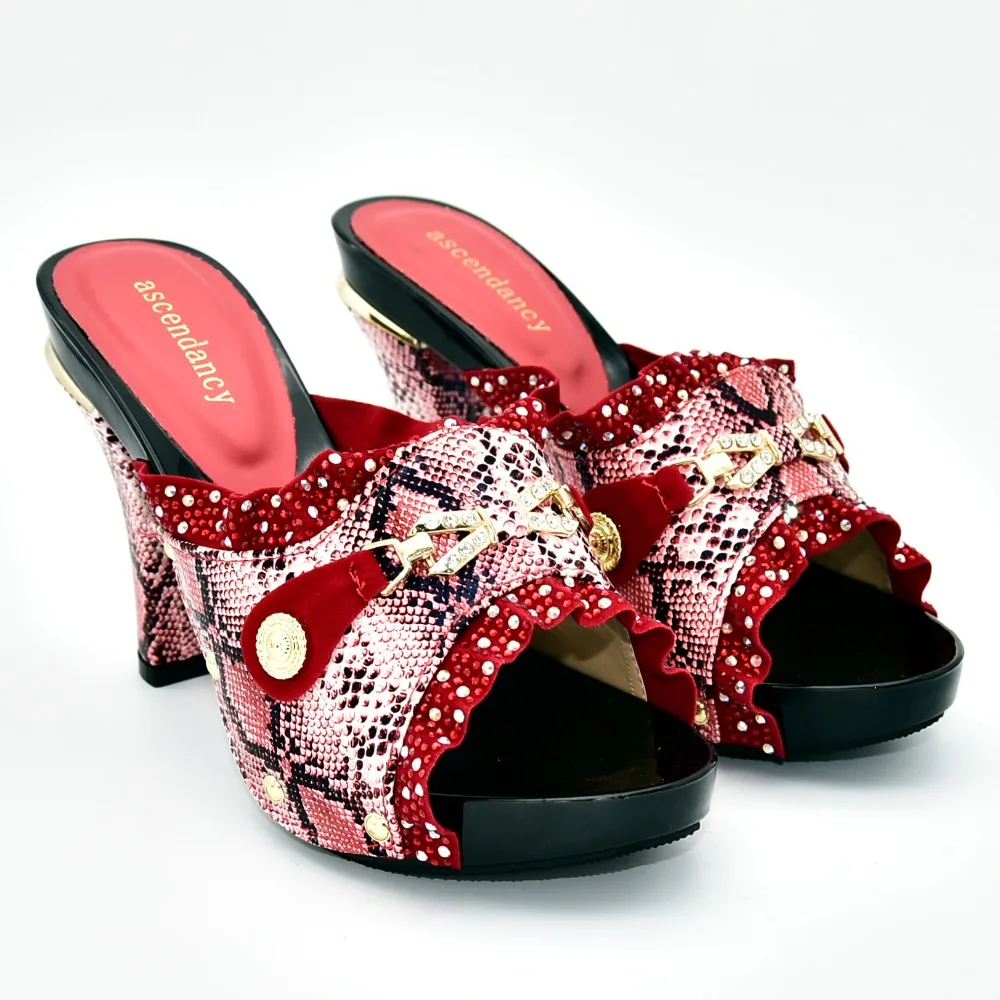 Red animail leather sharp red color summer slippers shoes lady sandal shoes size 38 to 42 free shipping women shoes SS014-1
Red animail leather sharp red color summer slippers shoes lady sandal shoes size 38 to 42 free shipping women shoes SS014-1